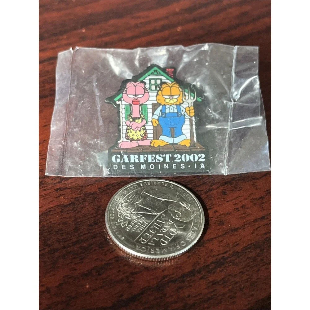 Garfield Garfest 2002 Des Moines Iowa‎ Odie Comic Strip Lapel Hat Pin